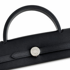 Hermers' popular herbag 31cm is designed to be inspired by saddle bags. The body of the bag is made of canvas, and the outer seams, shoulder straps and handbags are made of leather. The appearance is